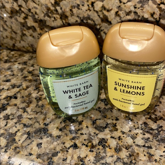 Bath & Body Works set of 5 -4 Hand gels with Pink gel holder bag charm. NWT - Picture 3 of 5